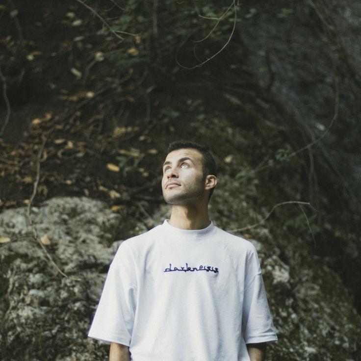 Portrait of Ananya meditation instructor